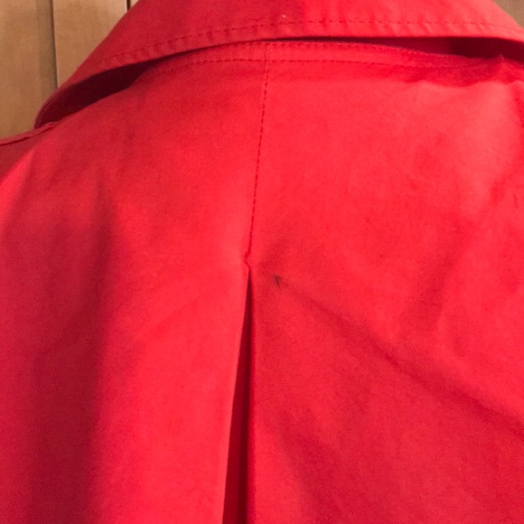 Adorable Cabi red  jacket with removable vest - Picture 4 of 7